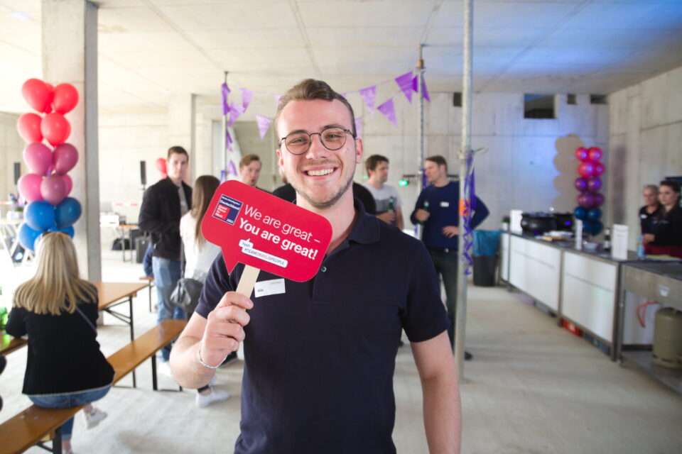 Nils Kux freut sich über die Great Place To Work Platzierung beim ORAYLIS Rohbaufest