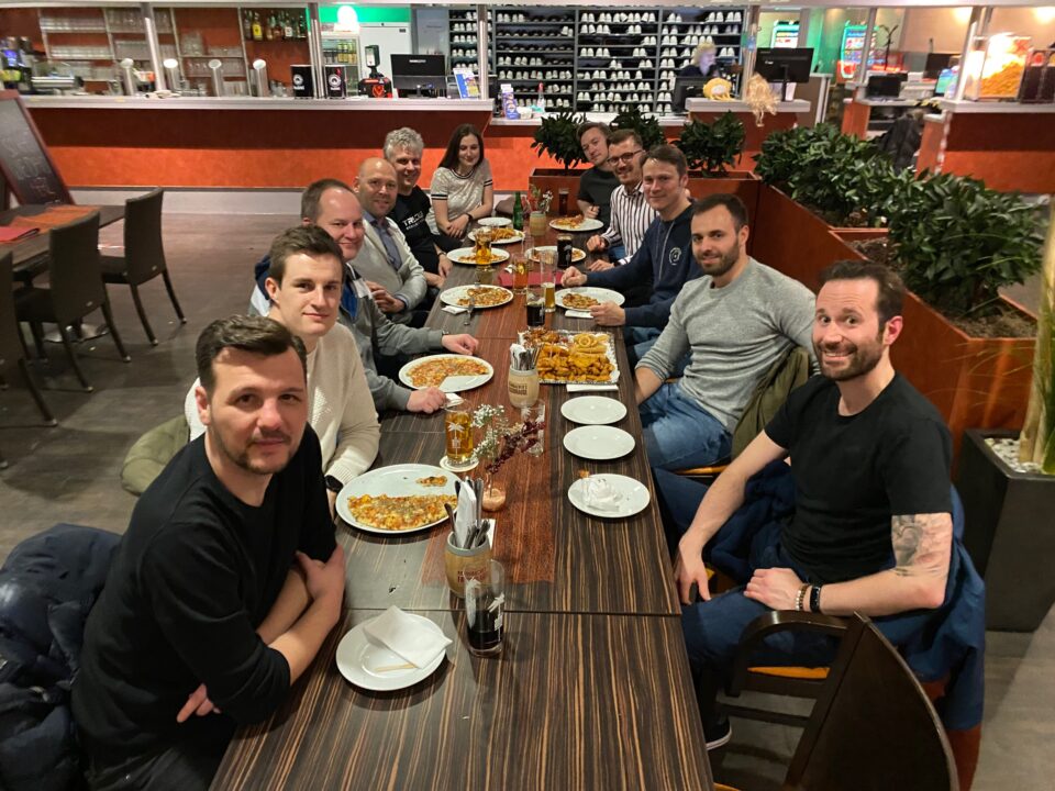 Das Team von ORAYLIS beim gemeinsamen Teamabend