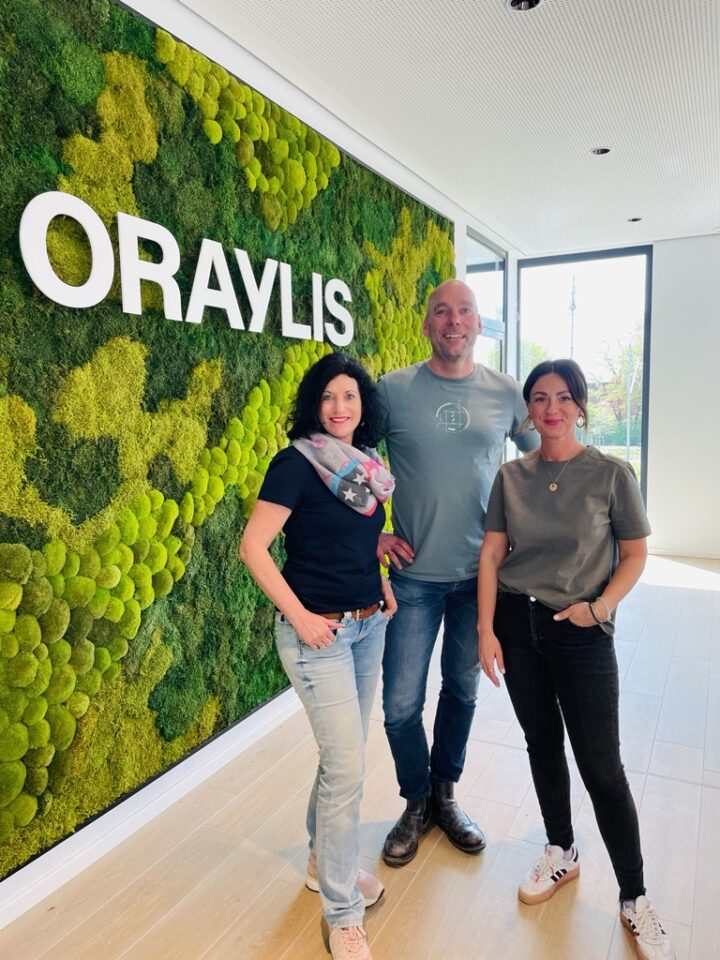 Sibylle, Thomas und Agnes aus dem Einrichtungsteam geben Einblick in das Konzept unseres neuen Offices