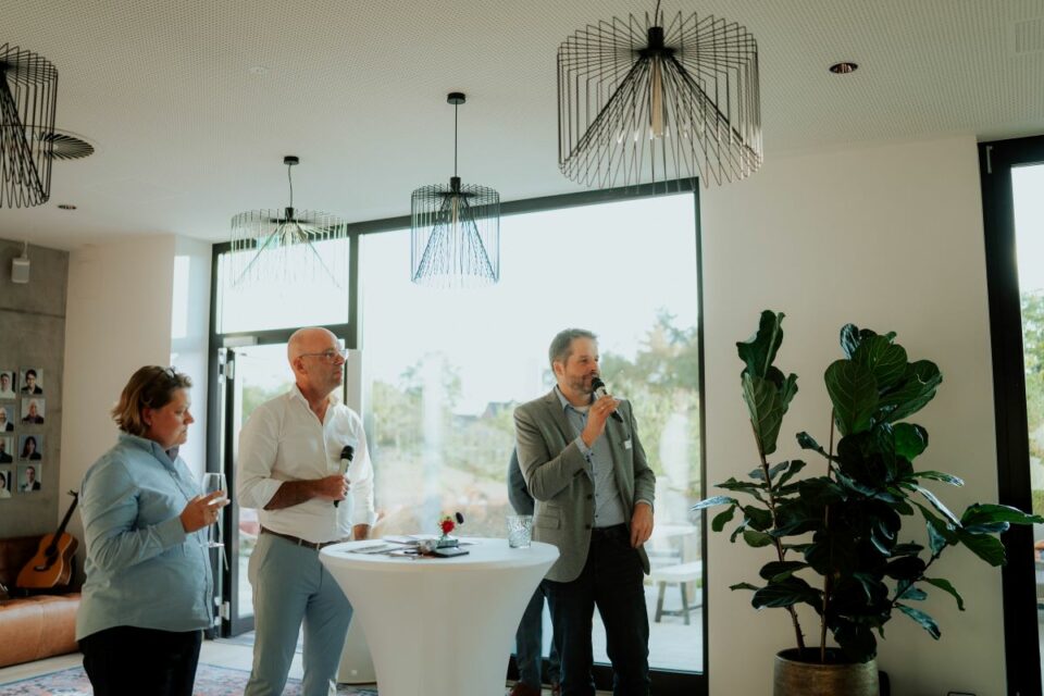 Dorte Schusdziara, Thomas Strehlow und Christian Lammers bei der Anprache zur Abendveranstaltung.