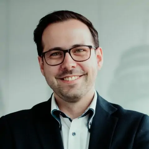 Portraitbild von Dr. Daniel Erkal, Consultant bei ORAYLIS